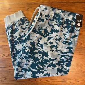NWT Under Armour Men’s Blue Camo Fleece Joggers